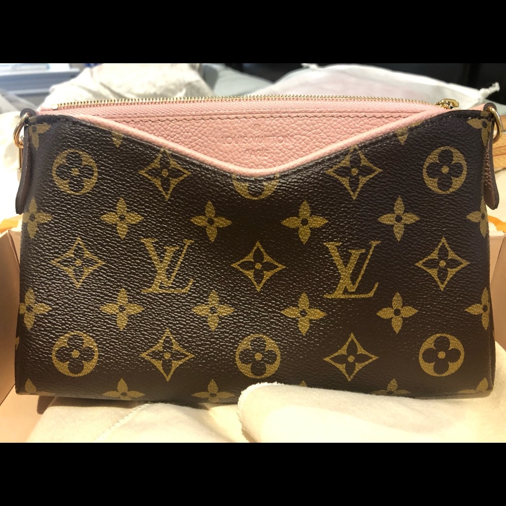 LOUIS VUITTON PALLAS CLUTCH ROSE BALLERINE